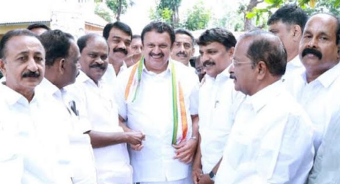 ആരോഗ്യമന്ത്രി കെ.മുരളീധരന് ഡി.സി.സിയില് സ്വീകരണം നല്കി ആരോഗ്യമന്ത്രി കെ.മുരളീധരന് ഡി.സി.സിയില് സ്വീകരണം നല്കി