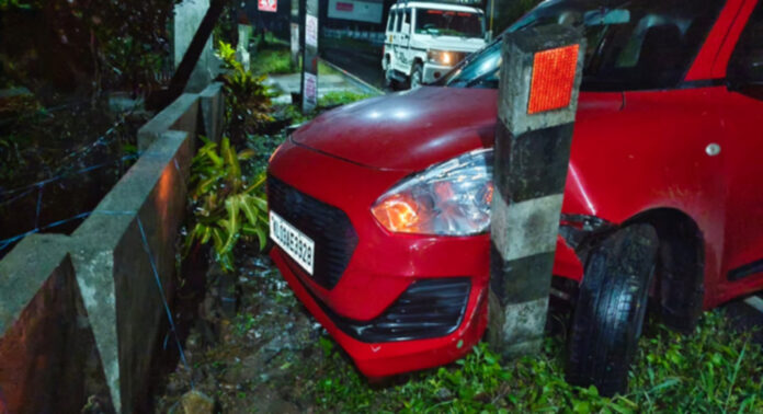 ഇലന്തൂര് പാലച്ചുവടില് വാഹനാപകടങ്ങള് വര്ധിക്കുന്നു : റോഡ് നിര്മ്മാണത്തിലെ അശാസ്ത്രീയത പരിശോധിക്കണമെന്ന് ആവശ്യം ഇലന്തൂര് പാലച്ചുവടില് വാഹനാപകടങ്ങള് വര്ധിക്കുന്നു : റോഡ് നിര്മ്മാണത്തിലെ അശാസ്ത്രീയത പരിശോധിക്കണമെന്ന് ആവശ്യം
