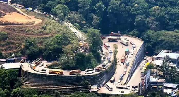 താമരശ്ശേരി ചുരത്തിൽ കഴിഞ്ഞ ദിവസങ്ങളിൽ അനുഭവപ്പെട്ട ഗതാഗതക്കുരുക്കിന് താത്കാലിക ആശ്വാസം താമരശ്ശേരി ചുരത്തിൽ കഴിഞ്ഞ ദിവസങ്ങളിൽ അനുഭവപ്പെട്ട ഗതാഗതക്കുരുക്കിന് താത്കാലിക ആശ്വാസം