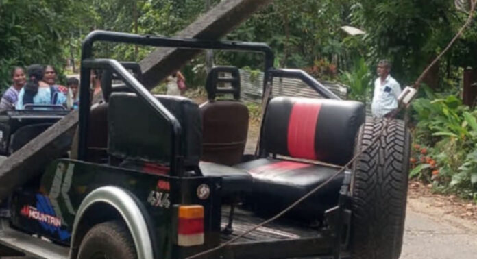 ഓണാഘോഷത്തിനിടെ ജീപ്പ് ഇലക്ട്രിക് പോസ്റ്റില് ഇടിച്ചു : രണ്ട് കോളേജ് വിദ്യാര്ഥികള്ക്ക് പരിക്ക് ഓണാഘോഷത്തിനിടെ ജീപ്പ് ഇലക്ട്രിക് പോസ്റ്റില് ഇടിച്ചു : രണ്ട് കോളേജ് വിദ്യാര്ഥികള്ക്ക് പരിക്ക്