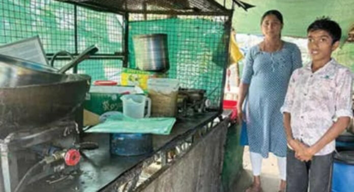 തിരുവല്ലയില് തട്ടുകടകളില് നിന്നും പാചകവാതക സിലിണ്ടറുകള് മോഷണം പോകുന്നത് വ്യാപകമായി : പോലീസ് അന്വേഷണം ആരംഭിച്ചു തിരുവല്ലയില് തട്ടുകടകളില് നിന്നും പാചകവാതക സിലിണ്ടറുകള് മോഷണം പോകുന്നത് വ്യാപകമായി : പോലീസ് അന്വേഷണം ആരംഭിച്ചു