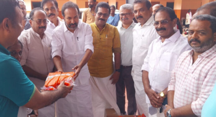 പ്രളയ ദുരിത ബാധിതര്ക്ക് കൈത്താങ്ങായി തിരുവല്ല മർച്ചന്റ്സ് അസോസിയേഷൻ പ്രളയ ദുരിത ബാധിതര്ക്ക് കൈത്താങ്ങായി തിരുവല്ല മർച്ചന്റ്സ് അസോസിയേഷൻ