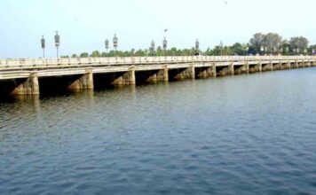 തോട്ടപ്പള്ളി സ്പില്വേയിൽ മാലിന്യനീക്കം തുടങ്ങി ; ദേശീയപാതയിൽ വൻ ഗതാഗതക്കുരുക്ക്