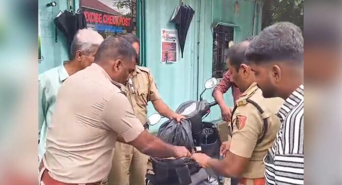 ചിറ്റൂരിലെ എൻഡിഎ സ്ഥാനാർത്ഥിയുടെ ഡ്രൈവറുടെ കയ്യിൽ നിന്ന് രേഖകളില്ലാത്ത 30 ലക്ഷം രൂപ പിടികൂടി ചിറ്റൂരിലെ എൻഡിഎ സ്ഥാനാർത്ഥിയുടെ ഡ്രൈവറുടെ കയ്യിൽ നിന്ന് രേഖകളില്ലാത്ത 30 ലക്ഷം രൂപ പിടികൂടി