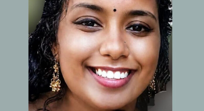 വിദ്യാർത്ഥിനി ട്രെയിനിന് മുന്നിൽ ചാടി ജീവനൊടുക്കി വിദ്യാർത്ഥിനി ട്രെയിനിന് മുന്നിൽ ചാടി ജീവനൊടുക്കി