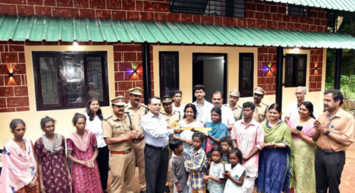 ആദിവാസികൾക്കായി പരിസ്ഥിതി സൗഹൃദ വീടൊരുക്കി ഡോ.എം.എസ്.സുനിൽ ആദിവാസികൾക്കായി പരിസ്ഥിതി സൗഹൃദ വീടൊരുക്കി ഡോ.എം.എസ്.സുനിൽ