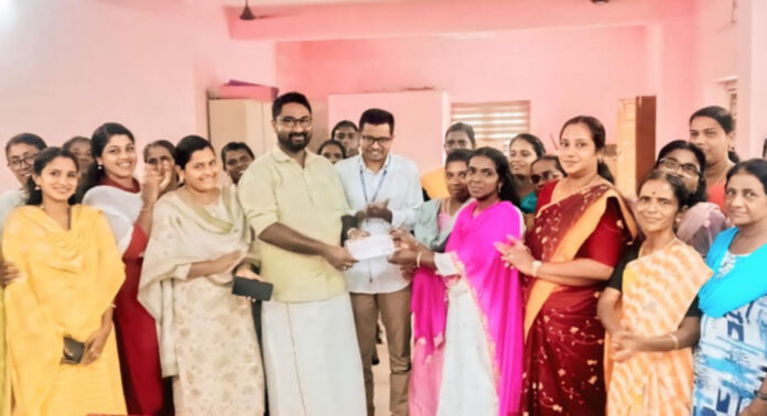 പഴവങ്ങാടി പഞ്ചായത്തിലെ ഹരിത കർമ്മസേന അംഗങ്ങൾക്കുള്ള ഓണം ഉത്സവ ബത്ത വിതരണം ചെയ്തു പഴവങ്ങാടി പഞ്ചായത്തിലെ ഹരിത കർമ്മസേന അംഗങ്ങൾക്കുള്ള ഓണം ഉത്സവ ബത്ത വിതരണം ചെയ്തു