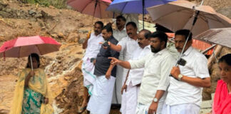 കൊക്കാത്തോട്ടില് ഉരുള്പൊട്ടലുണ്ടായ സ്ഥലം ജില്ലാ കോണ്ഗ്രസ് കമ്മിറ്റി സന്ദര്ശിച്ചു