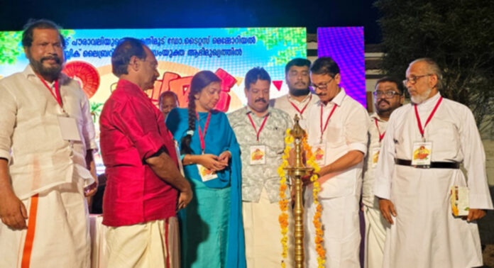 ഉതിമൂട് പൗരാവലിയുടെയും ഡോ.ടൈറ്റസ് മെമ്മോറിയൽ പബ്ലിക് ലൈബ്രറിയുടെയും സംയുക്ത ആഭിമുഖ്യത്തിൽ ഓണാഘോഷം നടന്നു ഉതിമൂട് പൗരാവലിയുടെയും ഡോ.ടൈറ്റസ് മെമ്മോറിയൽ പബ്ലിക് ലൈബ്രറിയുടെയും സംയുക്ത ആഭിമുഖ്യത്തിൽ ഓണാഘോഷം നടന്നു