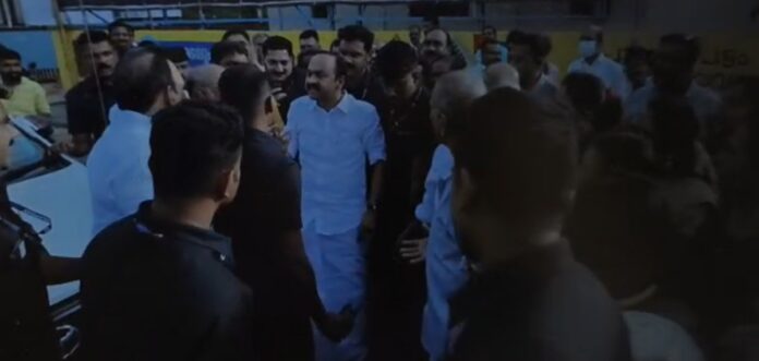 മുഖ്യമന്ത്രിയുടെ വാഹനം തടഞ്ഞ സംഭവം; ചേന്തി അനിൽ അടക്കമുള്ളവർക്കെതിരെ കേസ് മുഖ്യമന്ത്രിയുടെ വാഹനം തടഞ്ഞ സംഭവം; ചേന്തി അനിൽ അടക്കമുള്ളവർക്കെതിരെ കേസ്