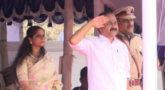 ദേശസ്നേഹത്തിന്റെ നിറവിൽ 80-ാം സ്വാതന്ത്ര്യദിനാഘോഷം : മുഖ്യമന്ത്രി വി.ഡി സതീശൻ ദേശീയ പതാക ഉയർത്തി ദേശസ്നേഹത്തിന്റെ നിറവിൽ 80-ാം സ്വാതന്ത്ര്യദിനാഘോഷം : മുഖ്യമന്ത്രി വി.ഡി സതീശൻ ദേശീയ പതാക ഉയർത്തി