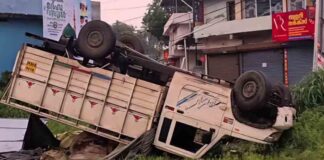 നിരോധിത പുകയില ഉല്പ്പന്നവുമായി വന്ന വാൻ മറിഞ്ഞു ; വണ്ടിയില് ഉണ്ടായിരുന്നവർ ചാക്കുകെട്ടുകൾ വലിച്ചെറിഞ്ഞ് ഓടിരക്ഷപെട്ടു