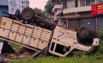 നിരോധിത പുകയില ഉല്പ്പന്നവുമായി വന്ന വാൻ മറിഞ്ഞു ; വണ്ടിയില് ഉണ്ടായിരുന്നവർ ചാക്കുകെട്ടുകൾ വലിച്ചെറിഞ്ഞ് ഓടിരക്ഷപെട്ടു