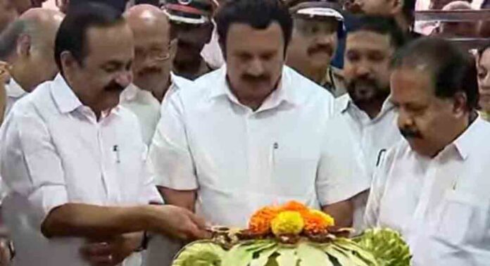 കാസര്കോട് മുതല് തിരുവനന്തപുരം വരെ തൂഫാന് ആഞ്ഞടിച്ചു ; മൈ പോലീസ് സ്റ്റേഷന് ഉദ്ഘാടനം ചെയ്ത് മുഖ്യമന്ത്രി കാസര്കോട് മുതല് തിരുവനന്തപുരം വരെ തൂഫാന് ആഞ്ഞടിച്ചു ; മൈ പോലീസ് സ്റ്റേഷന് ഉദ്ഘാടനം ചെയ്ത് മുഖ്യമന്ത്രി