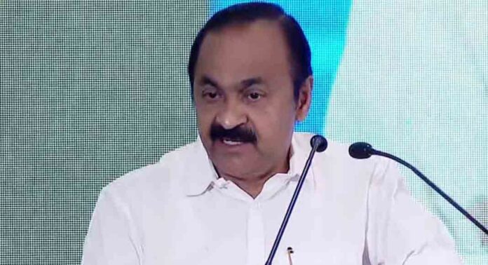 കൊച്ചി മെട്രോയുടെ പേരുമാറ്റൽ സർക്കാർ പരിഗണനയിലില്ല ; മെസ്സി വിവാദത്തിൽ ഉടൻ തന്നെ അന്തിമ തീരുമാനമുണ്ടാകുമെന്നും മുഖ്യമന്ത്രി കൊച്ചി മെട്രോയുടെ പേരുമാറ്റൽ സർക്കാർ പരിഗണനയിലില്ല ; മെസ്സി വിവാദത്തിൽ ഉടൻ തന്നെ അന്തിമ തീരുമാനമുണ്ടാകുമെന്നും മുഖ്യമന്ത്രി