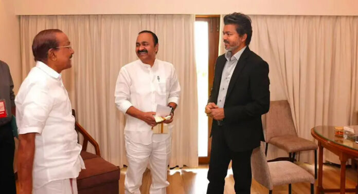 അമിത് ഷായുടെ അധ്യക്ഷതയിൽ സതേൺ സോണൽ കൗൺസിൽ യോഗം തുടങ്ങി ; വിജയ്യുമായി കൂടിക്കാഴ്ച നടത്തി വി ഡി സതീശൻ അമിത് ഷായുടെ അധ്യക്ഷതയിൽ സതേൺ സോണൽ കൗൺസിൽ യോഗം തുടങ്ങി ; വിജയ്യുമായി കൂടിക്കാഴ്ച നടത്തി വി ഡി സതീശൻ