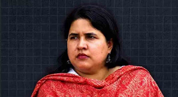 മാസപ്പടി കേസ് : വീണയ്ക്ക് കുരുക്ക് മുറുകുന്നു ; സ്വത്തുക്കൾ കണ്ടുകെട്ടാൻ ഇഡി നീക്കം മാസപ്പടി കേസ് : വീണയ്ക്ക് കുരുക്ക് മുറുകുന്നു ; സ്വത്തുക്കൾ കണ്ടുകെട്ടാൻ ഇഡി നീക്കം