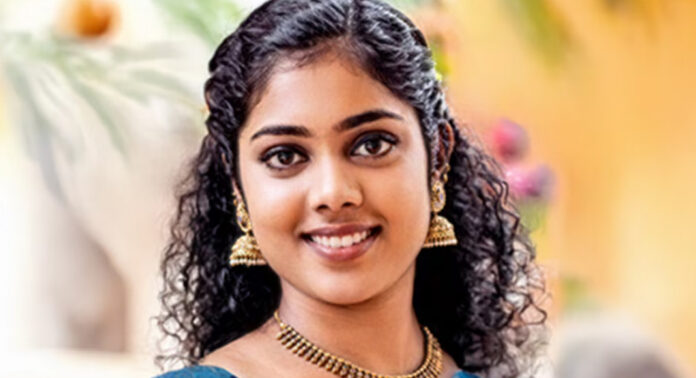 ഹോട്ടലിന് മുകളിൽ നിന്ന് ചാടിയ യുവതി മരിച്ചു ; ആത്മഹത്യക്കുറിപ്പ് കണ്ടെത്തി, ഒപ്പം താമസിച്ച യുവാവ് പോലീസ് നിരീക്ഷണത്തിൽ ഹോട്ടലിന് മുകളിൽ നിന്ന് ചാടിയ യുവതി മരിച്ചു ; ആത്മഹത്യക്കുറിപ്പ് കണ്ടെത്തി, ഒപ്പം താമസിച്ച യുവാവ് പോലീസ് നിരീക്ഷണത്തിൽ