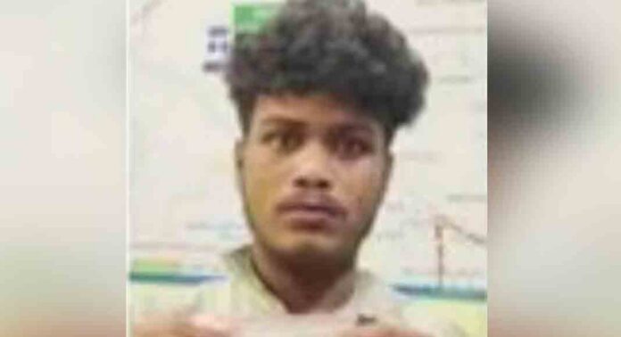കോഴിക്കോട്ടെ ആഭരണനിർമാണ ശാലയിൽനിന്ന് 44 പവൻ സ്വർണവുമായി ഇതര സംസ്ഥാന തൊഴിലാളി മുങ്ങി ; ബംഗാളിൽ പോയി പിടികൂടി പോലീസ് കോഴിക്കോട്ടെ ആഭരണനിർമാണ ശാലയിൽനിന്ന് 44 പവൻ സ്വർണവുമായി ഇതര സംസ്ഥാന തൊഴിലാളി മുങ്ങി ; ബംഗാളിൽ പോയി പിടികൂടി പോലീസ്