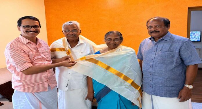അധ്യാപക ദിനത്തിൽ ആദരവുമായി എംഎൽഎ ; റിട്ട. അധ്യാപകരെ വീട്ടിലെത്തി അനുമോദിച്ചു അധ്യാപക ദിനത്തിൽ ആദരവുമായി എംഎൽഎ ; റിട്ട. അധ്യാപകരെ വീട്ടിലെത്തി അനുമോദിച്ചു