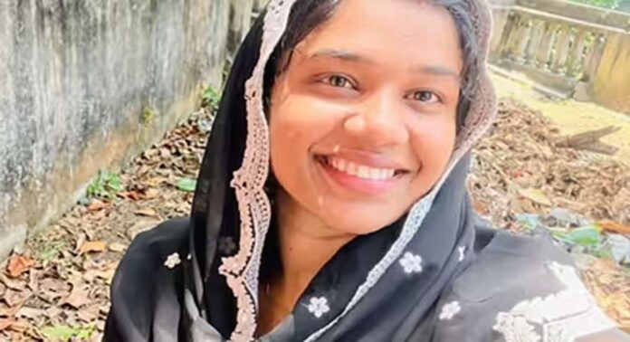 പുനലൂർ മൂവാറ്റുപുഴ സംസ്ഥാന പാതയിൽ കെഎസ്ആർടിസി ബസും കാറും കൂട്ടിയിടിച്ച് വനിതാ ജൂനിയർ ഹെൽത്ത് ഇൻസ്പെക്ടർക്ക് ദാരുണാന്ത്യം പുനലൂർ മൂവാറ്റുപുഴ സംസ്ഥാന പാതയിൽ കെഎസ്ആർടിസി ബസും കാറും കൂട്ടിയിടിച്ച് വനിതാ ജൂനിയർ ഹെൽത്ത് ഇൻസ്പെക്ടർക്ക് ദാരുണാന്ത്യം