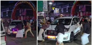 അമിത് ഷായെ കരിങ്കൊടി കാണിച്ചതിന് പകരമായി മന്ത്രി കെ മുരളീധരന് നേരെ കരിങ്കൊടി പ്രതിഷേധം