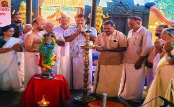 പാരായണത്തിന്റെ പതിമൂന്നാം ദിനത്തിലും ആത്മീയ കൂട്ടായ്മയ്ക്ക് പുതിയ അധ്യായം അങ്ങാടി ഗ്രാമപഞ്ചായത്ത് പ്രസിഡന്റ് ബി. സുരേഷ് ഉദ്ഘാടനം ചെയ്തു