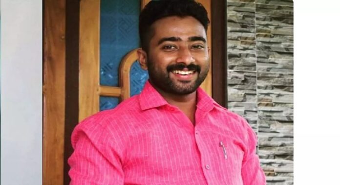 ശ്രീലകം ഫിനാൻസ് തട്ടിപ്പ് കേസിൽ ഒളിവിലായിരുന്ന പ്രധാന പ്രതികളിൽ ഒരാളായ യുവമോർച്ച നേതാവ് കീഴടങ്ങി ശ്രീലകം ഫിനാൻസ് തട്ടിപ്പ് കേസിൽ ഒളിവിലായിരുന്ന പ്രധാന പ്രതികളിൽ ഒരാളായ യുവമോർച്ച നേതാവ് കീഴടങ്ങി