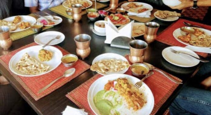 ഹോട്ടൽ ഭക്ഷണത്തിന് ഇപ്പോഴും തീവില ; ഗ്യാസ് പ്രതിസന്ധി ഒഴിഞ്ഞിട്ടും വില കുറയ്ക്കാതെ ഹോട്ടൽ ഉടമകൾ ഹോട്ടൽ ഭക്ഷണത്തിന് ഇപ്പോഴും തീവില ; ഗ്യാസ് പ്രതിസന്ധി ഒഴിഞ്ഞിട്ടും വില കുറയ്ക്കാതെ ഹോട്ടൽ ഉടമകൾ