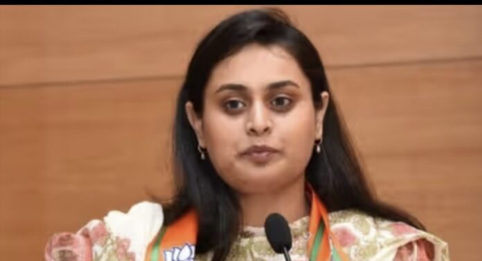 സദാചാര പോലീസിംഗ് മാന്യമായ രീതിയിൽ ആകാമെന്ന് ബിഹാർ മന്ത്രി ശ്രേയസി സിംഗ്; പരാമർശത്തിനെതിരെ വ്യാപക പ്രതിഷേധം സദാചാര പോലീസിംഗ് മാന്യമായ രീതിയിൽ ആകാമെന്ന് ബിഹാർ മന്ത്രി ശ്രേയസി സിംഗ്; പരാമർശത്തിനെതിരെ വ്യാപക പ്രതിഷേധം