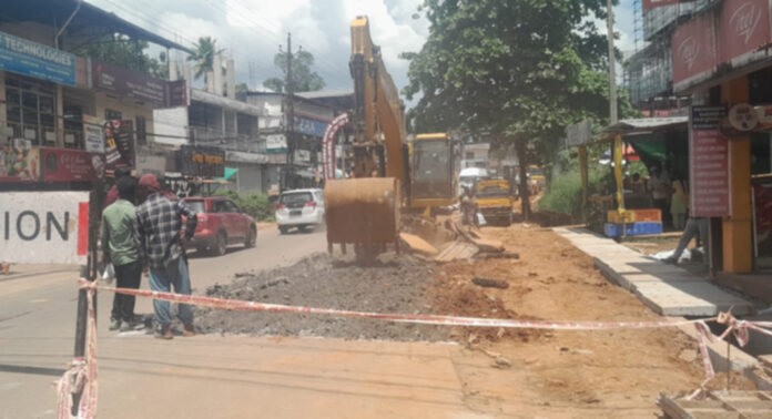 തിരുവല്ല – കുമ്പഴ സംസ്ഥാന പാത : രണ്ടാം ഘട്ട നവീകരണം കുമ്പഴയില് നിന്നും ആരംഭിച്ചു തിരുവല്ല – കുമ്പഴ സംസ്ഥാന പാത : രണ്ടാം ഘട്ട നവീകരണം കുമ്പഴയില് നിന്നും ആരംഭിച്ചു