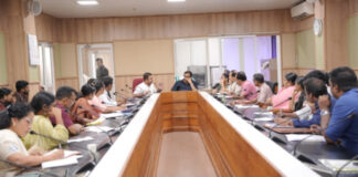 നിങ്ങള് സർക്കാരിന്റെ ഉദ്യോഗസ്ഥനോ അതോ കരാറുകാരന്റെ സഹായിയോ ? : രൂക്ഷ വിമര്ശനവുമായി പൊതുമരാമത്ത് മന്ത്രി