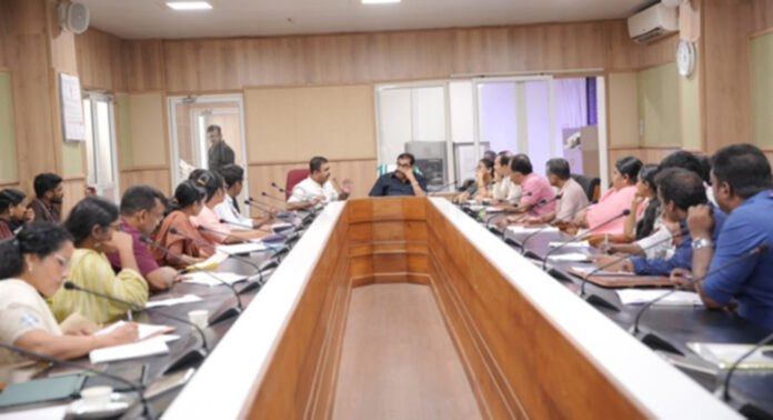 നിങ്ങള് സർക്കാരിന്റെ ഉദ്യോഗസ്ഥനോ അതോ കരാറുകാരന്റെ സഹായിയോ ? : രൂക്ഷ വിമര്ശനവുമായി പൊതുമരാമത്ത് മന്ത്രി നിങ്ങള് സർക്കാരിന്റെ ഉദ്യോഗസ്ഥനോ അതോ കരാറുകാരന്റെ സഹായിയോ ? : രൂക്ഷ വിമര്ശനവുമായി പൊതുമരാമത്ത് മന്ത്രി