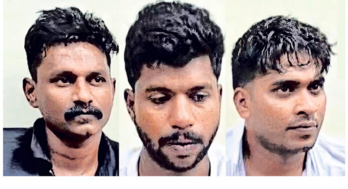 കഞ്ചാവുസംഘം കടന്നുകളയാൻ ശ്രമിക്കുന്നതിനിടെ കാർ കയറിയിറങ്ങി ; പോലീസുകാരന്റെ കാലൊടിഞ്ഞു കഞ്ചാവുസംഘം കടന്നുകളയാൻ ശ്രമിക്കുന്നതിനിടെ കാർ കയറിയിറങ്ങി ; പോലീസുകാരന്റെ കാലൊടിഞ്ഞു