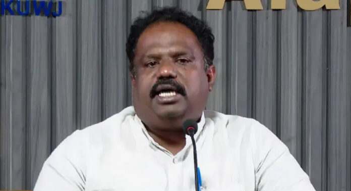 സുധാകരന്റെ ആക്ഷേപ പരാമർശം : കുടുംബാംഗങ്ങൾക്ക് പുറത്തിറങ്ങാനാകുന്നില്ല ; വികാരാധീനനായി സിപിഎം നേതാവ് സുധാകരന്റെ ആക്ഷേപ പരാമർശം : കുടുംബാംഗങ്ങൾക്ക് പുറത്തിറങ്ങാനാകുന്നില്ല ; വികാരാധീനനായി സിപിഎം നേതാവ്