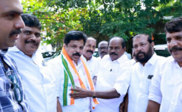 റവന്യൂ വകുപ്പ് മന്ത്രി എ.പി.അനില് കുമാറിന് പത്തനംതിട്ട ഡി.സി.സി യില് സ്വീകരണം നല്കി