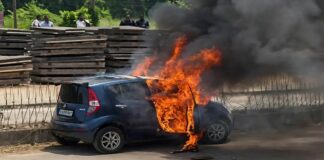 വടകരയിൽ റോഡരികിൽ നിർത്തിയിട്ട കാർ കത്തിനശിച്ചു