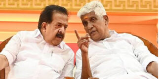 ജി. സുകുമാരൻ നായരെ എൻഎസ്എസ് ആസ്ഥാനത്തെത്തി സന്ദർശിച്ച് മന്ത്രി രമേശ് ചെന്നിത്തല