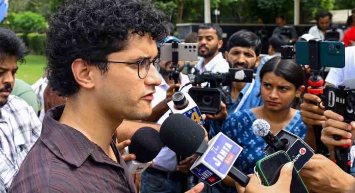 ദിമാഗി നക്സൽ ആവർത്തിച്ച പ്രധാനമന്ത്രി നരേന്ദ്രമോദിക്കെതിരെ വിമർശനവുമായി സിജെപി വക്താവ് സൗരവ് ദാസ് ദിമാഗി നക്സൽ ആവർത്തിച്ച പ്രധാനമന്ത്രി നരേന്ദ്രമോദിക്കെതിരെ വിമർശനവുമായി സിജെപി വക്താവ് സൗരവ് ദാസ്