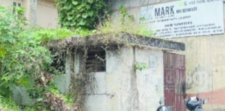 ഇഴജന്തുക്കളുടെയും സാമൂഹ്യ വിരുദ്ധരുടേയും താവളമായി തിരുവല്ല നഗരസഭ കോംപ്ലക്സിലെ ശൗചാലയം
