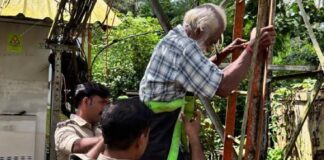 മൊബൈൽ ടവറിൽ കയറി വയോധികന്റെ ആത്മഹത്യ ഭീഷണി