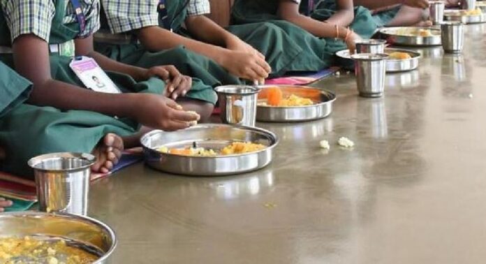 സ്കൂൾ ഭക്ഷണത്തിൽ വിഷം കലർത്താൻ ശ്രമം ; മുൻ പാചകത്തൊഴിലാളിയുടെ ഭർത്താവ് അറസ്റ്റിൽ സ്കൂൾ ഭക്ഷണത്തിൽ വിഷം കലർത്താൻ ശ്രമം ; മുൻ പാചകത്തൊഴിലാളിയുടെ ഭർത്താവ് അറസ്റ്റിൽ