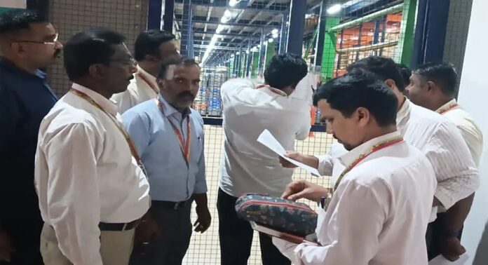 ആമസോൺ, സ്വിഗ്ഗി ഇൻസ്റ്റാമാർട്ട് എന്നിവയുടെ പ്രധാന ഗോഡൗണുകളിലും മറ്റ് ഭക്ഷ്യ സംഭരണ വിതരണ കേന്ദ്രങ്ങളിലും മിന്നൽ പരിശോധന ആമസോൺ, സ്വിഗ്ഗി ഇൻസ്റ്റാമാർട്ട് എന്നിവയുടെ പ്രധാന ഗോഡൗണുകളിലും മറ്റ് ഭക്ഷ്യ സംഭരണ വിതരണ കേന്ദ്രങ്ങളിലും മിന്നൽ പരിശോധന
