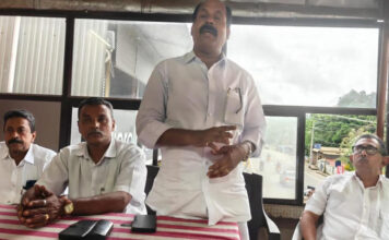 സി.പി.എം കട്ടുമുടിച്ച കുമ്പഴ വടക്ക്, മൈലപ്ര സഹകരണ ബാങ്കുകളിലെ നിക്ഷേപകരുടെ പണം തിരികെ നല്കണം : കോണ്ഗ്രസ്