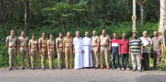 മാർ ക്രിസോസ്റ്റം ഫൗണ്ടേഷന്റെ നേത്രുത്വത്തില് വെച്ചൂച്ചിറ – കനകപ്പലം പാതയോരത്തെ കാടുകള് നീക്കം ചെയ്തു