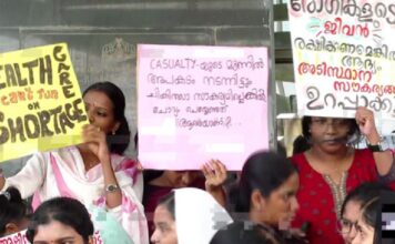 ഹൗസ് സർജന്മാരുടെ സമരത്തിനിടെ പാലക്കാട് മെഡിക്കൽ കോളേജിൽ ജനങ്ങളുടെയും പ്രതിഷേധം