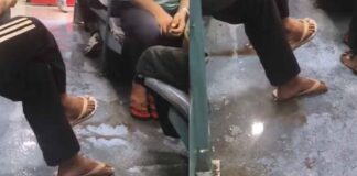 തിരുവനന്തപുരം-കൊച്ചുവേളി എക്സ്പ്രസിൽ ശുചിമുറിയിൽ നിന്ന് വെള്ളം ജനറൽ കോച്ചിലേക്ക് ഒഴുകി ; ദുരിതത്തിലായി യാത്രികർ