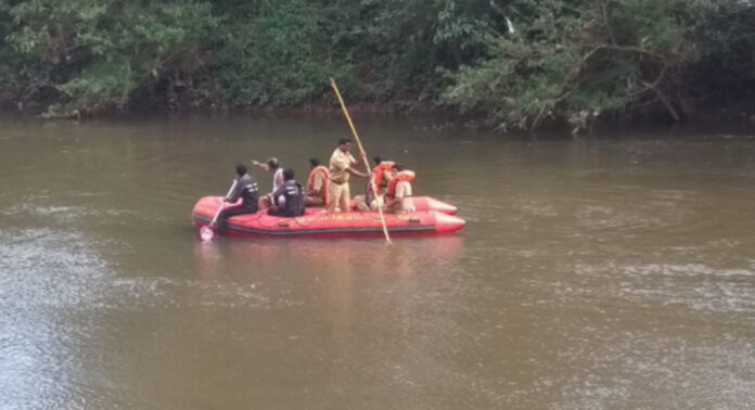 മരണക്കെണിയായി ഐരവണ് കൊടിഞ്ഞിമൂലക്കടവ് : സുരക്ഷയൊരുക്കുവാന് നടപടിയില്ല മരണക്കെണിയായി ഐരവണ് കൊടിഞ്ഞിമൂലക്കടവ് : സുരക്ഷയൊരുക്കുവാന് നടപടിയില്ല