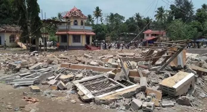 പുറ്റിങ്ങൽ ക്ഷേത്ര വെടിക്കെട്ട് ദുരന്തക്കേസ് വിചാരണയ്ക്ക് ഹൈക്കോടതിയുടെ ഇടക്കാല സ്റ്റേ പുറ്റിങ്ങൽ ക്ഷേത്ര വെടിക്കെട്ട് ദുരന്തക്കേസ് വിചാരണയ്ക്ക് ഹൈക്കോടതിയുടെ ഇടക്കാല സ്റ്റേ