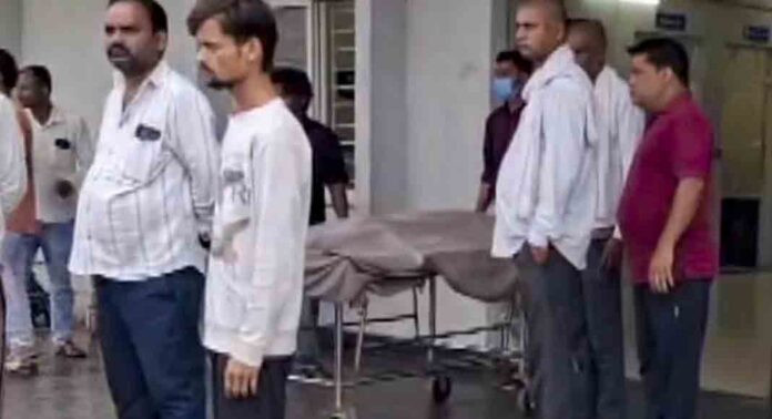 മധ്യപ്രദേശിലെ സാഗറിൽ വ്യാജമദ്യം കഴിച്ച് ഒൻപതുപേർ മരിച്ചു ; നിരവധി ആളുകൾ ആശുപത്രിയിൽ മധ്യപ്രദേശിലെ സാഗറിൽ വ്യാജമദ്യം കഴിച്ച് ഒൻപതുപേർ മരിച്ചു ; നിരവധി ആളുകൾ ആശുപത്രിയിൽ